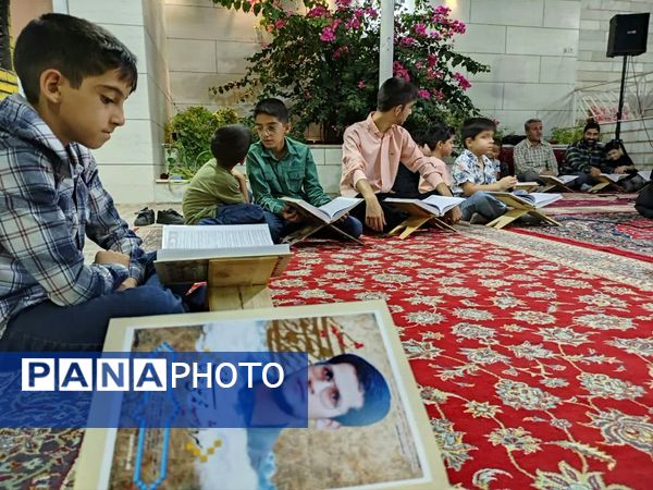 محفل قرآنی چهل شب با چهل شهید در بیت معظم شهدا شهرستان کاشمر 