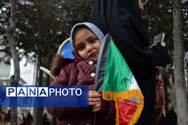 همبستگی یکبارچه مردم غیور و ولایتمدار شهرستان بروجرد در تشییع شهدای امنیت