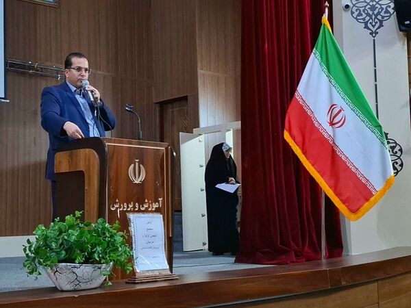 انتخابات اعضای انجمن اولیا و مربیان دبیرستان دخترانه انقلاب ناحیه دو