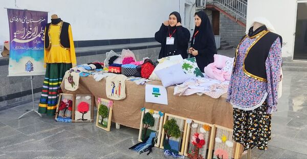نمایشگاه هنرهای دستی دانش آموزان در بابلسر 