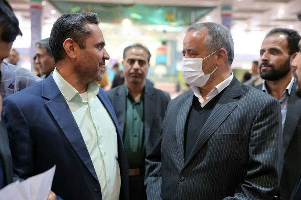 میز خدمت مسئولان در مصلی المهدی بیرجند 