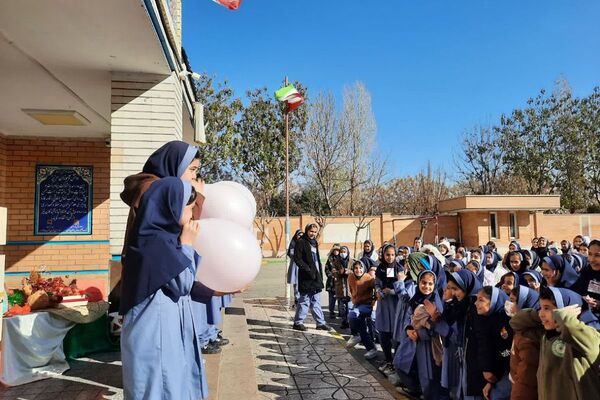 برگزاری مراسم جشن یلدا در مدرسه مهرآیین و مدرسه مریم بهارستان۲