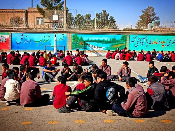 مانور زلزله در دبیرستان میثاق