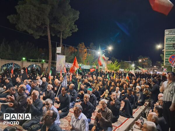 حسینیه خیابان؛ میزبان عزاداری شب شهادت امام رضا (ع)