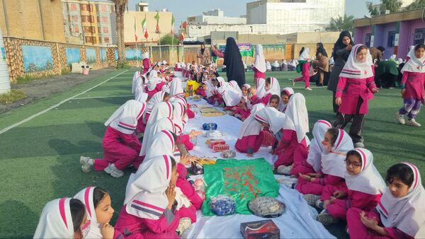 مدرسه‌ای به رنگ انتظار؛ جشن مهدوی در قاب لبخند دانش‌آموزان