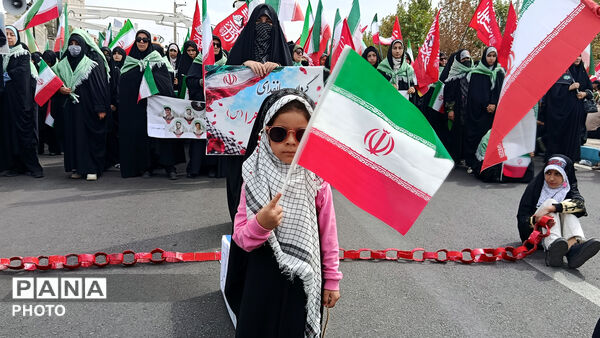 نمایش همبستگی ملی فرهنگیان دیار شور و شعور حسینی در رزمایش ۵۰ هزار نفری