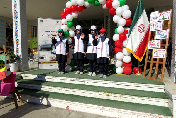 برنامه زنگ ایمنی و ترافیک در مدرسه شهدا فرهنگی دخترانه 