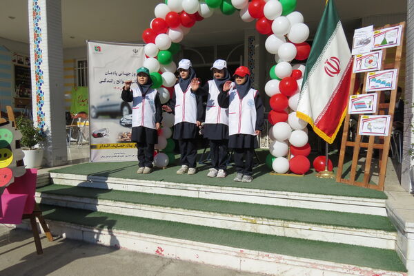 برنامه زنگ ایمنی و ترافیک در مدرسه شهدا فرهنگی دخترانه 
