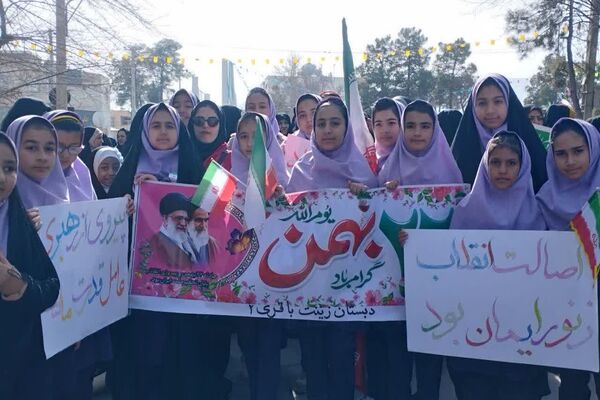 حضور با شکوه مردم زرقان در راهپیمایی 22 بهمن ماه
