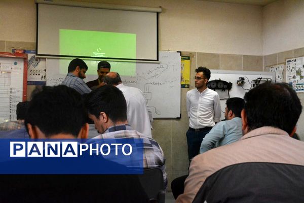 کارگاه آموزشی آشنایی با سیستم موتور و سوخت‌رسانی خودرو در بهارستان 2