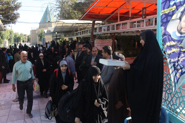 اعزام نخستین گروه از دختران دانش‌آموز ناحیه یک قم به اردوی راهیان نور
