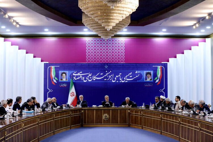 نشست و تبادل‌نظر چهار ساعته پزشکیان با جمعی از کارشناسان اقتصادی