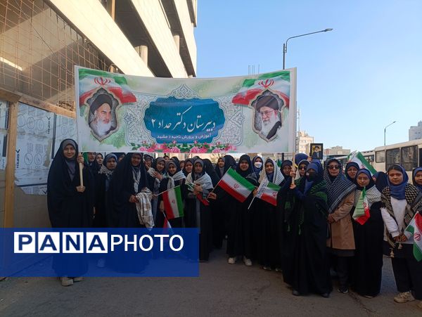 ۱۳ آبان، فریاد شهامت دانش آموزان در مسیر استقلال طلبی و استکبار ستیزی 