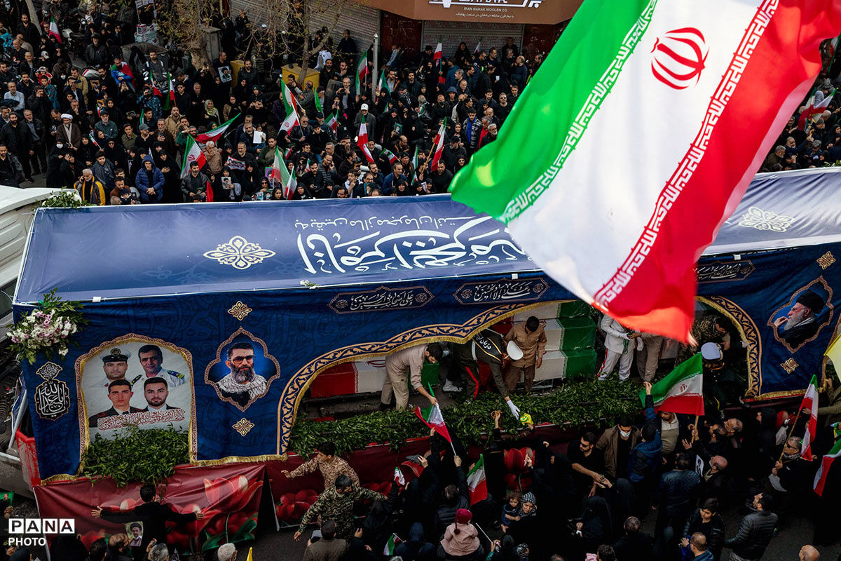 تشییع پیکر شهیدان لاریجانی، سلیمانی و شهدای ناوشکن دنا - 2
