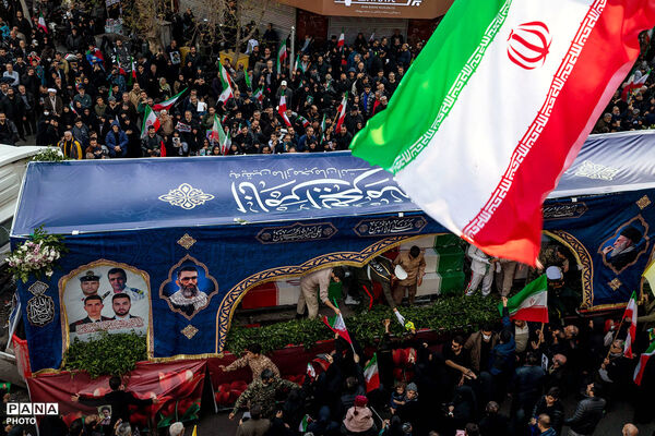 تشییع پیکر شهیدان لاریجانی، سلیمانی و شهدای ناوشکن دنا - 2
