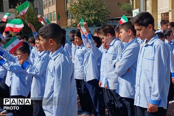 برپایی نمازجماعت در دبستان پسرانه میثاق باقرشهر 