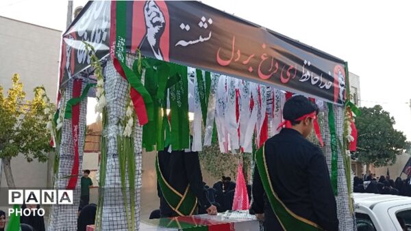 به تصویر کشیدن حماسه تشییع نمادین رهبر شهید در شهر میلاجرد