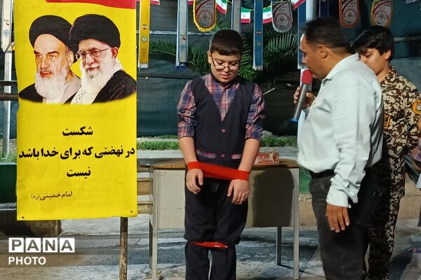 اجتماع پرشور دانش‌آموزان دبستان پسرانه مرصاد۱ در غرفه شهدای دانش آموز ورامین 