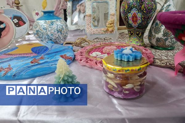 برپایی نمایشگاه هنرهای دست‌ساز در مدرسه فرهنگ قرچک