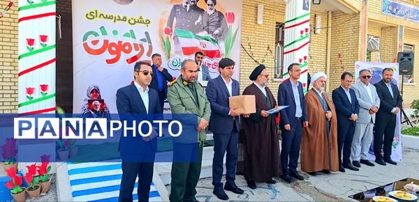 وقتی مدرسه صحنه انقلاب شد؛ زنگی که با سرود و افتخار نواخته شد