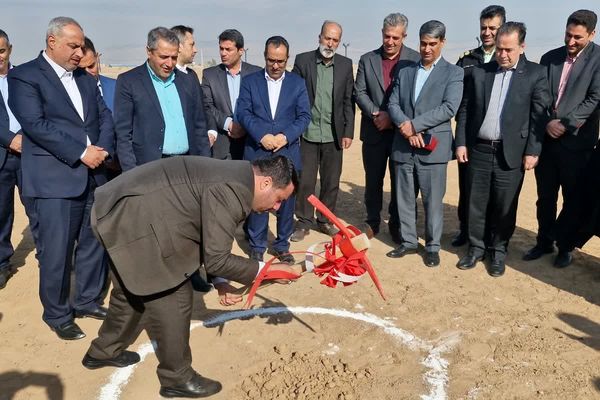 آیین کلنگ‌زنی هنرستان خیرساز هیأت امنایی در قرچک