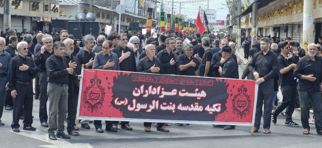 دسته‌روی عاشقان امام حسین (ع) در روز عاشورا 