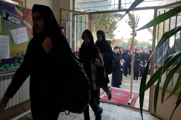 آغاز سال تحصیلی جدید و گرامیداشت هفته دفاع مقدس در دبیرستان شهید مجید دهنوی نیشابور