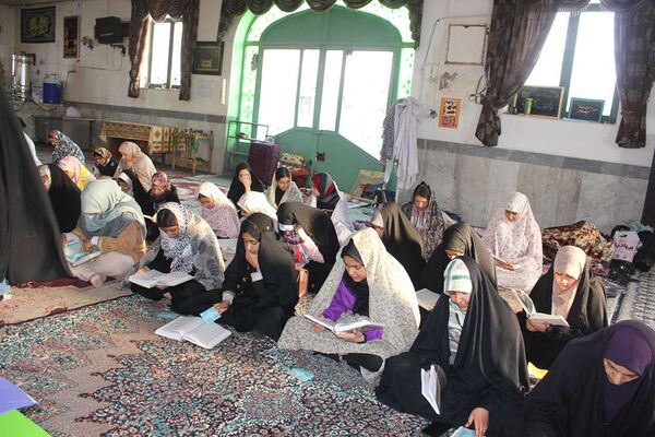 اعتکاف دانش‌آموزی در شهر کرمان