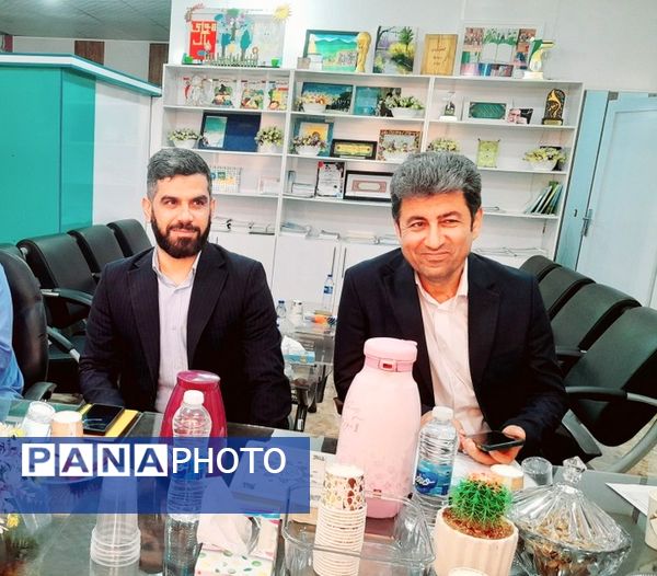 جلسه استانی دومین دوره مسابقه ملی دانش‌آموزان حافظ خوان ایران در بوشهر