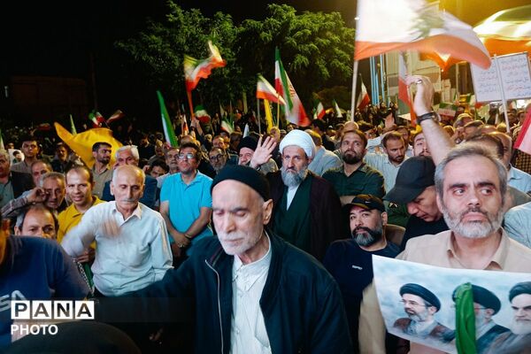 شور و حماسه  مردمی در شهرستان قرچک در شب صد و سوم