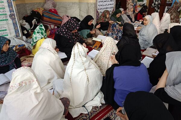 آخرین روز اعتکاف دختران در مسجد الزهرا شهر قیامدشت 