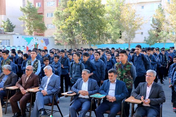 آیین بازگشایی مدارس و نواختن زنگ مهر ایثار و شهادت در ناحیه ۶ مشهد 