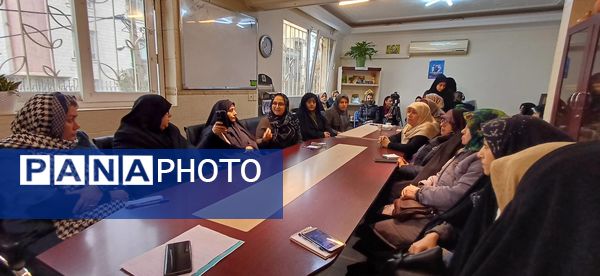 بررسی اعتیاد به اینترنت و تأثیر آن بر خانواده‌ها