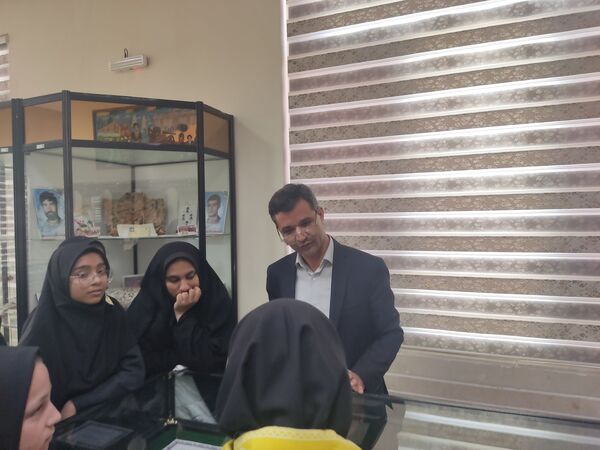هفته کتاب خوانی در آرامگاه شهید مدرس