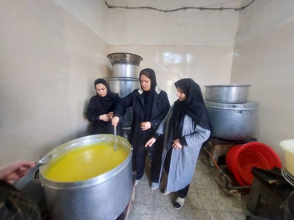 ایجاد همبستگی در ضیافت افطار مدرسه شهید اردستانی