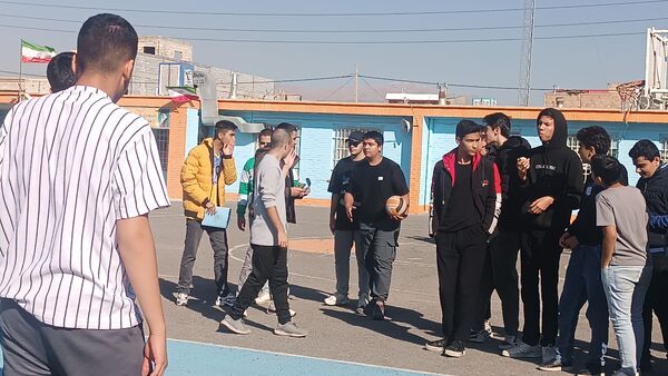 اولین روز از مسابقات گروهی والیبال در دبیرستان شاهد ابوذر گروهی 
