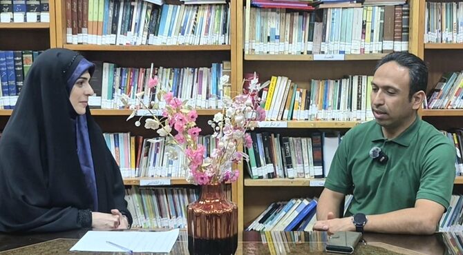 نمایش لبخند بر مزار شهدای کودک میناب؛ روایت همدلی هنرمندان با کودکان داغدار
