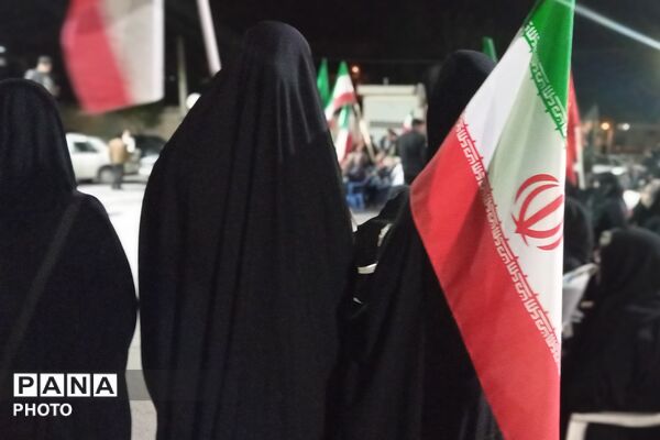 مردم بن میدان حماسه را خالی نمی‌کنند 