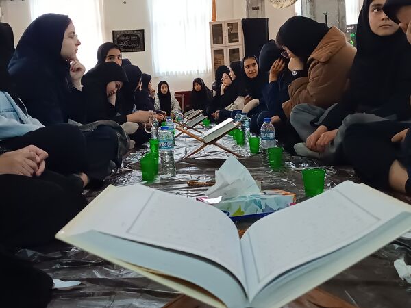 برگزاری برنامه‌ ویژه، به مناسبت ایام فاطمیه در امامزاده نیار اردبیل