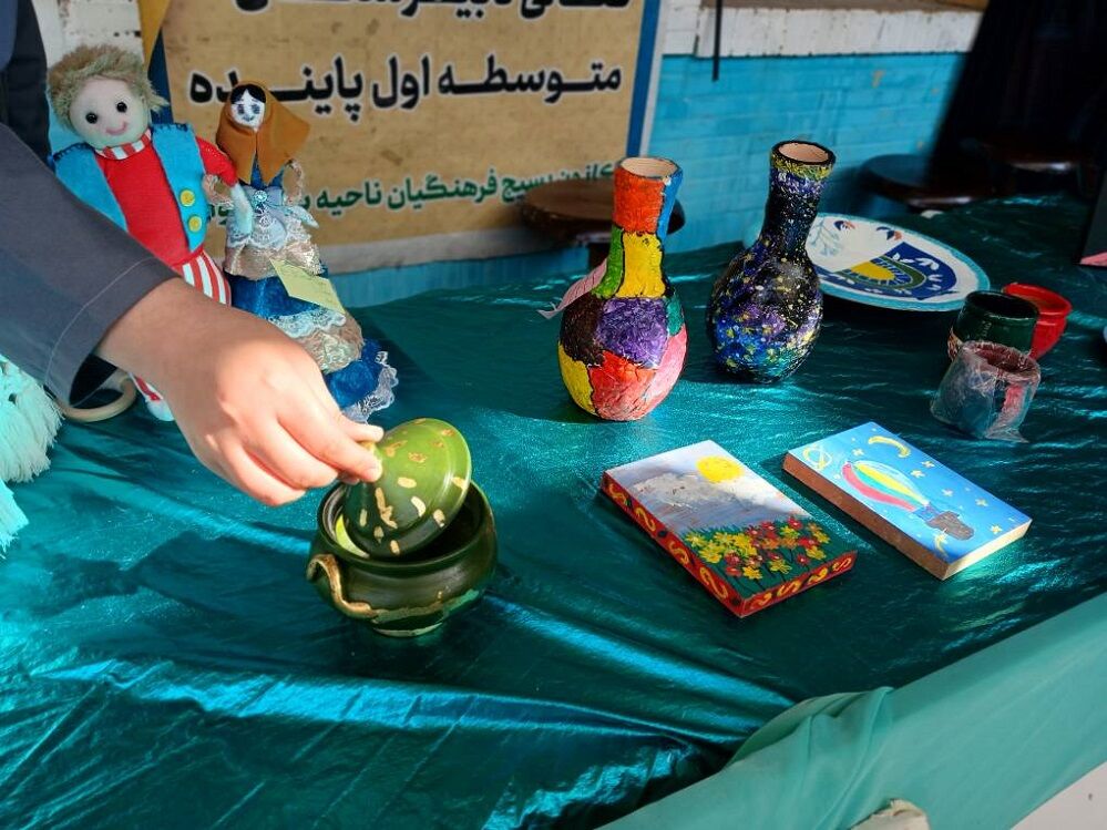 برگزاری رویداد "هفته ماها" در دبیرستان پاینده اهواز