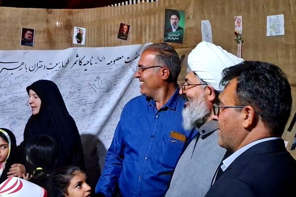 بازدید امام جمعه و شهردار کاشمر از موکب بسیج دانش آموزی و فرهنگیان 