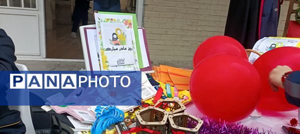 جشنواره کیک و دسر در دبیرستان کوثر فرهنگیان 