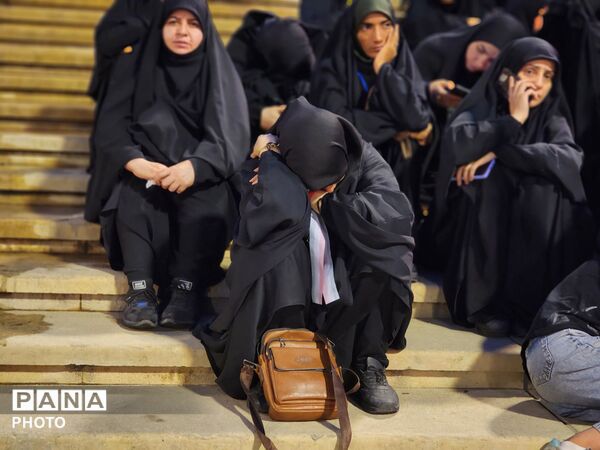 قاب ماندگار عشق؛ وداعی تاریخی در مصلی امام خمینی(ره)
