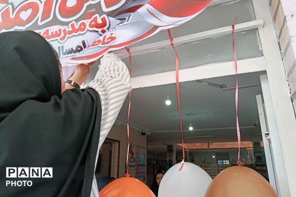 با کتاب و لبخند، مسیر علم را آغاز کردیم