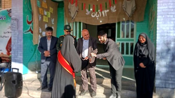 دبیرستان دخترانه فدک میزبان آیین زنگ نمادین «استکبار‌ستیزی» در شهر بن 