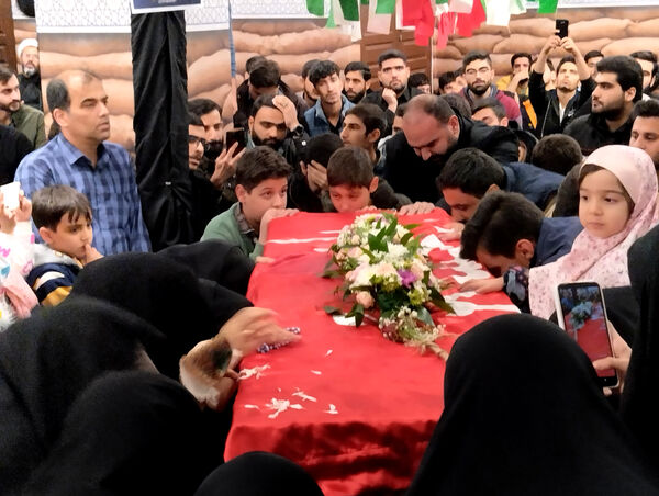 وداع با پیکر شهید «محسن صداقت» در معراج الشهدای قم