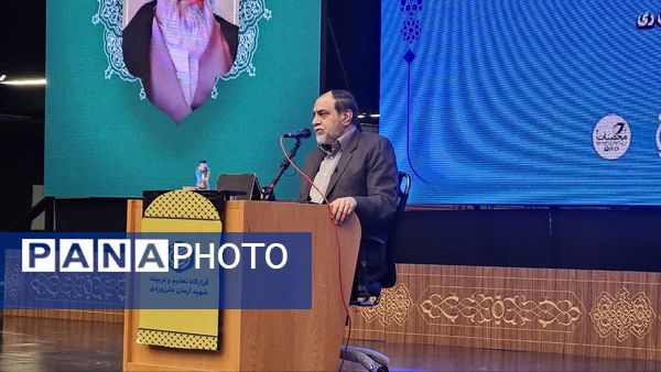 همایش زیست عفیفانه با موضوع عفت و حجاب در تالار ایوان‌ری