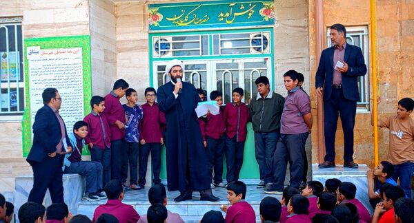 کاندیدای شورای دانش آموزی دبیرستان میثاق از برنامه های خود گفتند