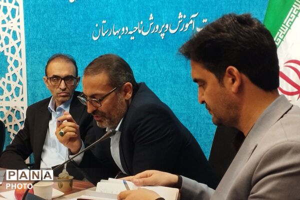 بزرگداشت هفته معلم و تقدیر از خدمات ارزنده مشاوران در بهارستان‌دو