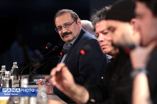 نشست نقد و بررسی فیلم «جهان مبهم هاتف» در چهل و چهارمین جشنواره ملی فیلم فجر